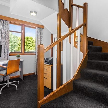 Live Large In The Village Havelock North Bagian luar foto