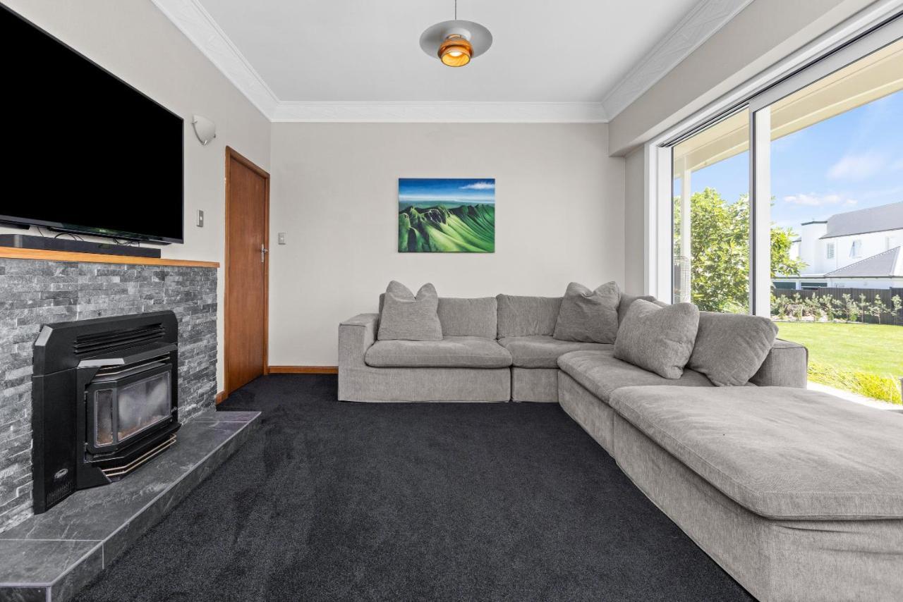 Live Large In The Village Havelock North Bagian luar foto