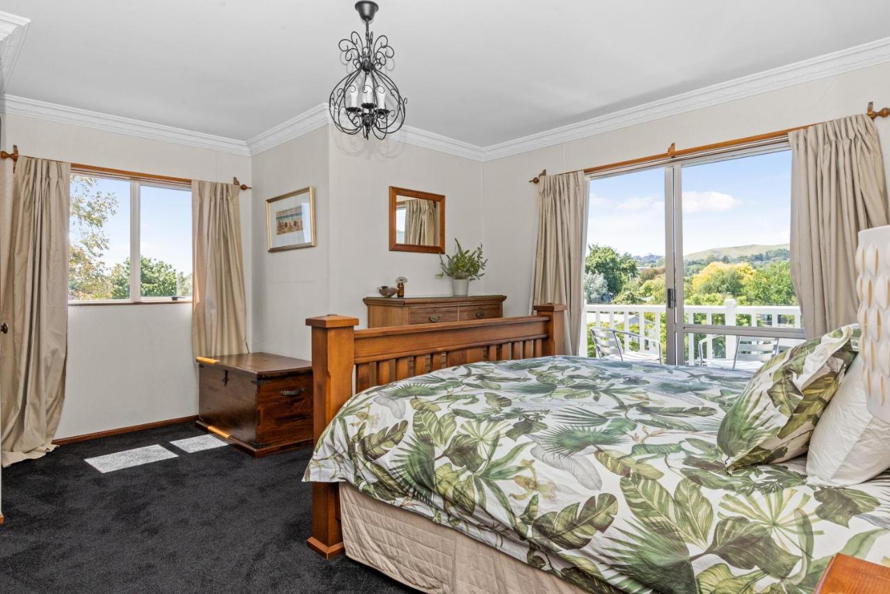 Live Large In The Village Havelock North Bagian luar foto