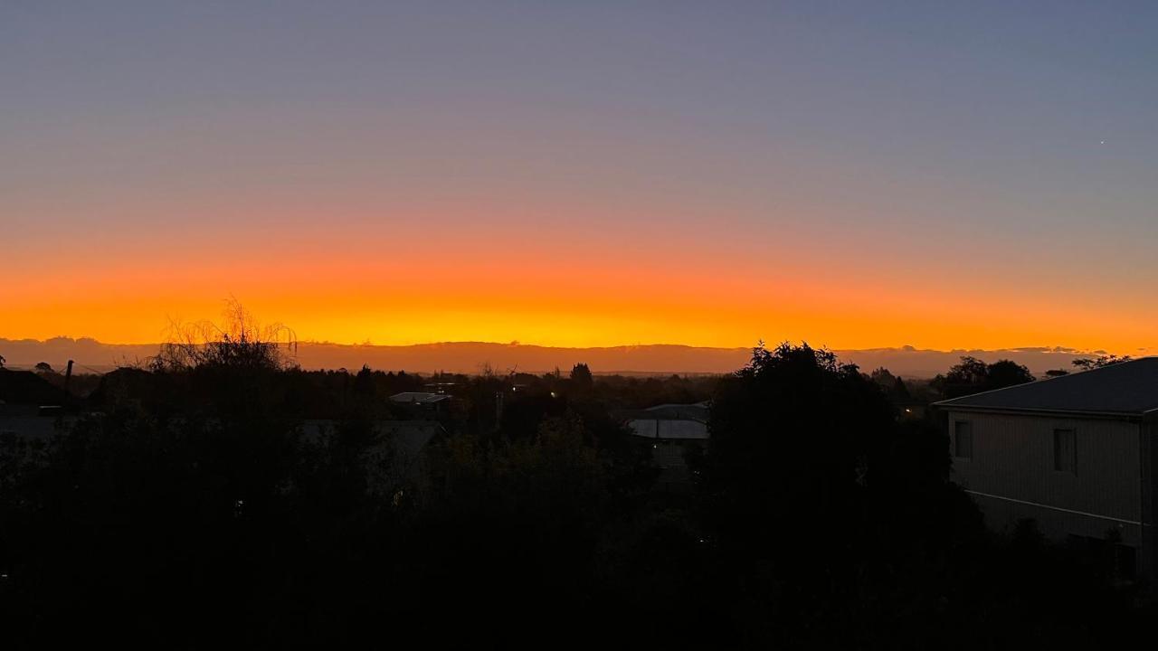 Live Large In The Village Havelock North Bagian luar foto