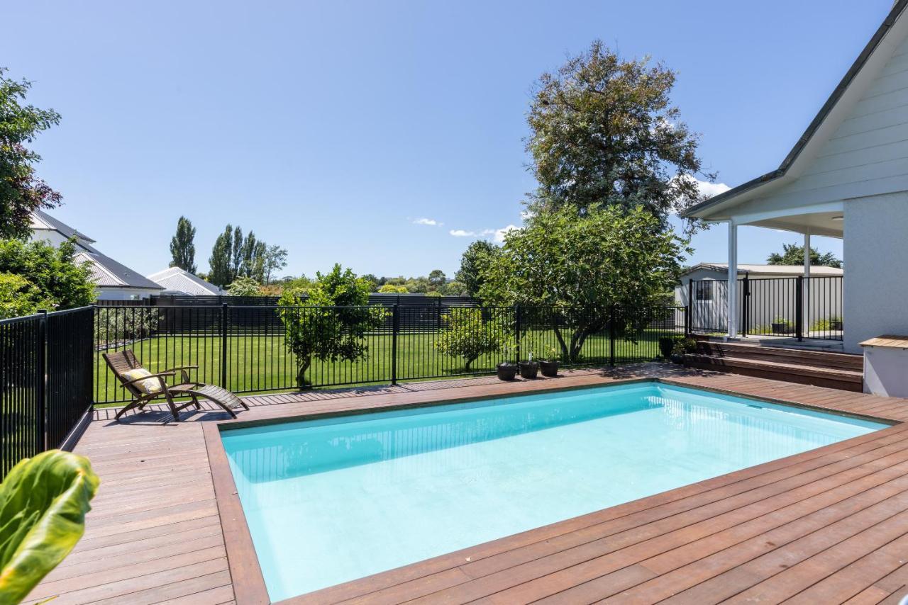 Live Large In The Village Havelock North Bagian luar foto