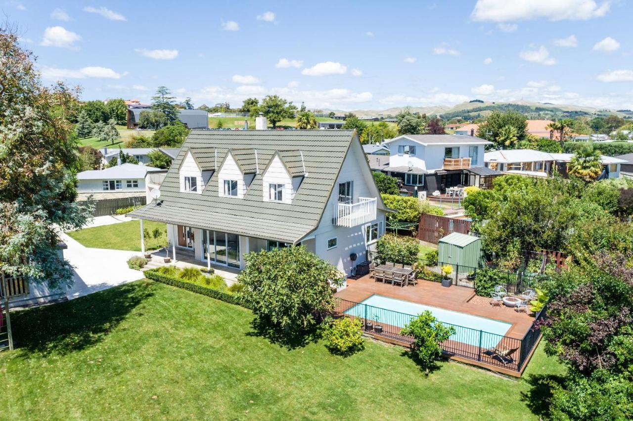 Live Large In The Village Havelock North Bagian luar foto
