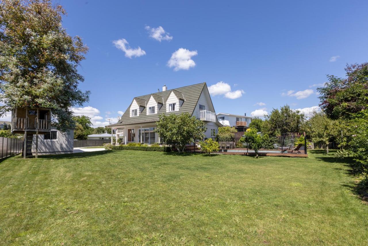 Live Large In The Village Havelock North Bagian luar foto