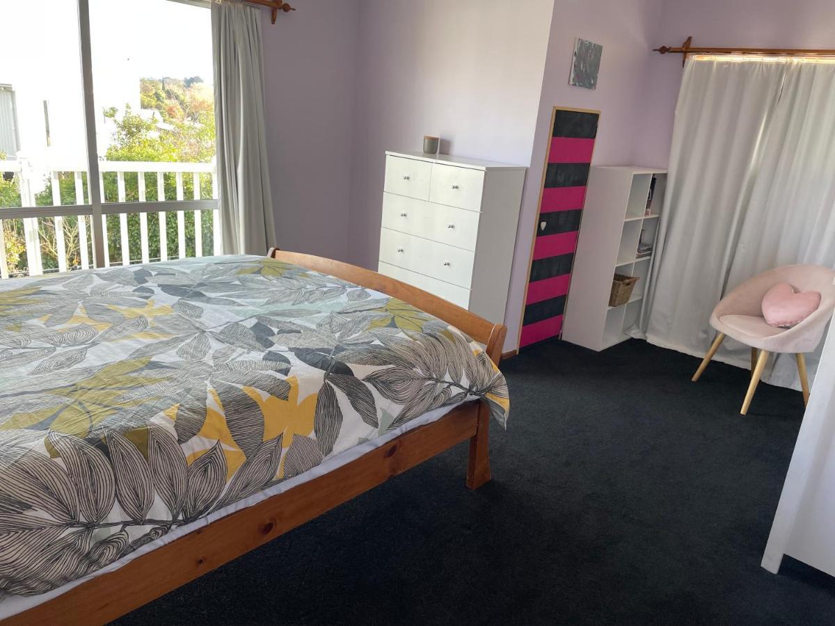 Live Large In The Village Havelock North Bagian luar foto